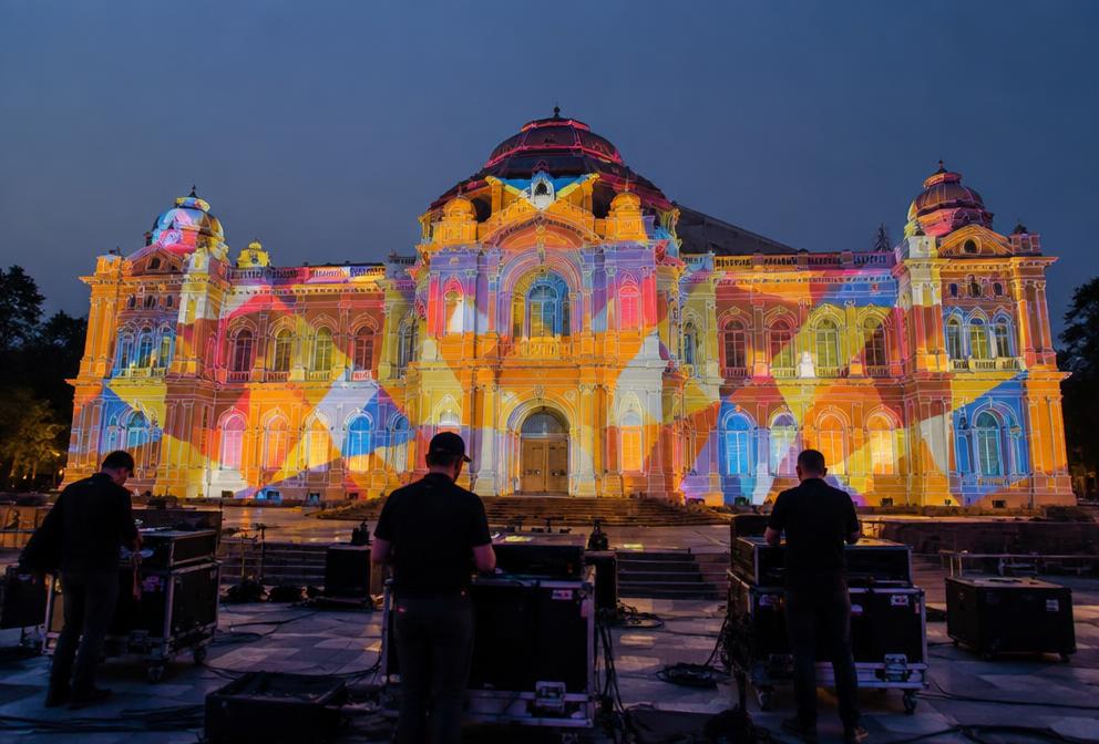 Landmark projection mapping
